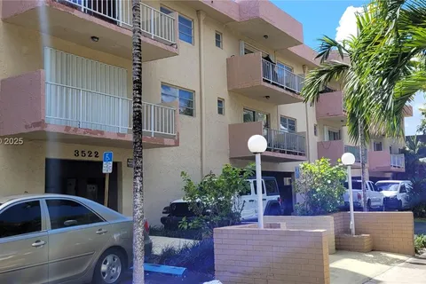 3522 NE 171st St # 104, North Miami Beach FL 33160