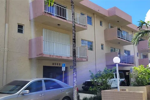 3522 NE 171st St # 104, North Miami Beach FL 33160