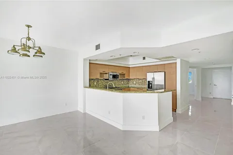 14951 Royal Oaks Ln # 806, North Miami FL 33181