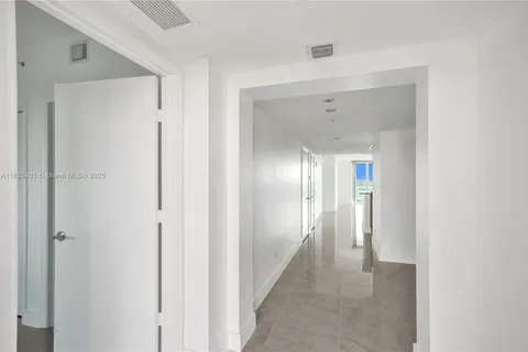 14951 Royal Oaks Ln # 806, North Miami FL 33181