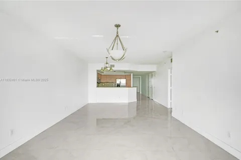14951 Royal Oaks Ln # 806, North Miami FL 33181