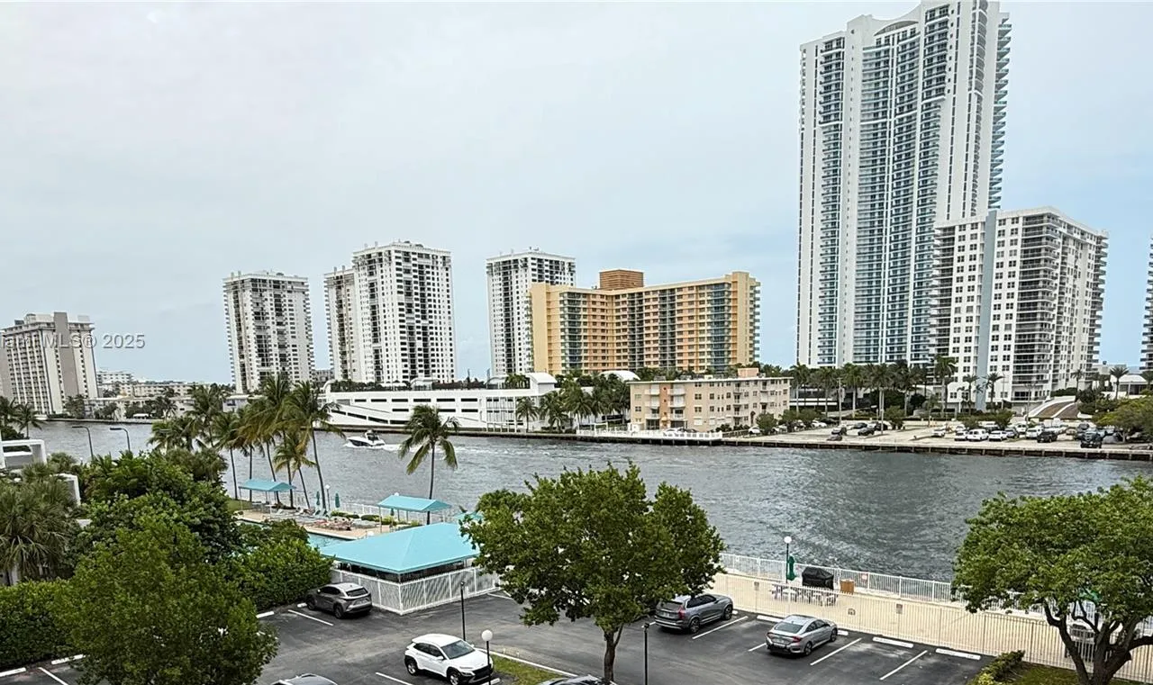 800 Parkview Dr # 519, Hallandale Beach FL 33009