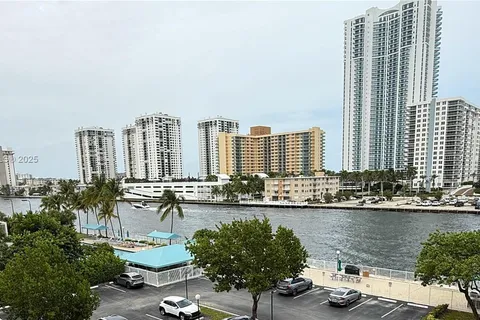 800 Parkview Dr # 519, Hallandale Beach FL 33009