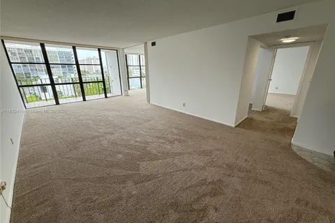 800 Parkview Dr # 519, Hallandale Beach FL 33009