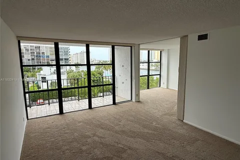 800 Parkview Dr # 519, Hallandale Beach FL 33009