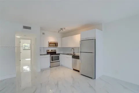 2140 NE 56TH St # 2, Fort Lauderdale FL 33308
