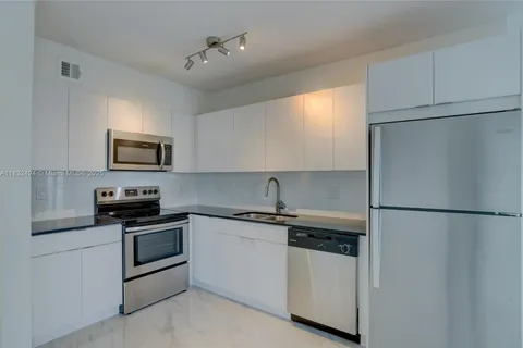 2140 NE 56TH St # 2, Fort Lauderdale FL 33308