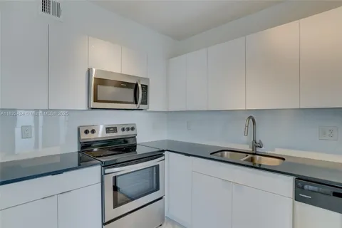 2140 NE 56TH St # 2, Fort Lauderdale FL 33308