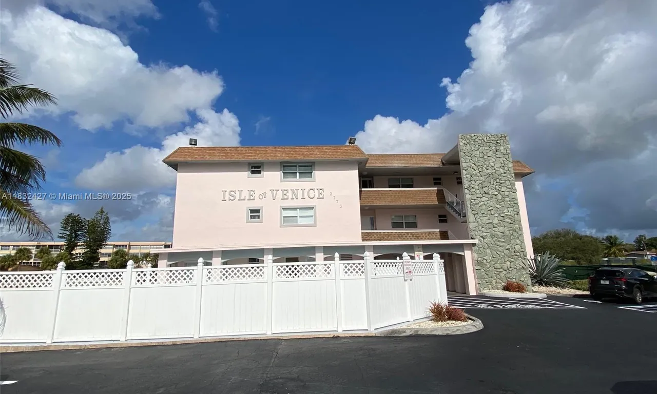 2775 Taft St # 307, Hollywood FL 33020