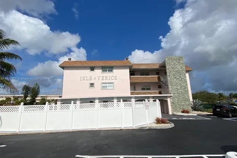 2775 Taft St # 307, Hollywood FL 33020