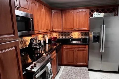 6039 Collins Ave # 823, Miami Beach FL 33140