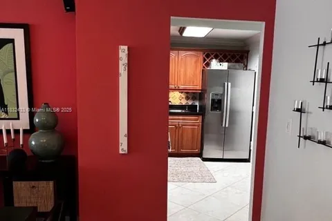 6039 Collins Ave # 823, Miami Beach FL 33140