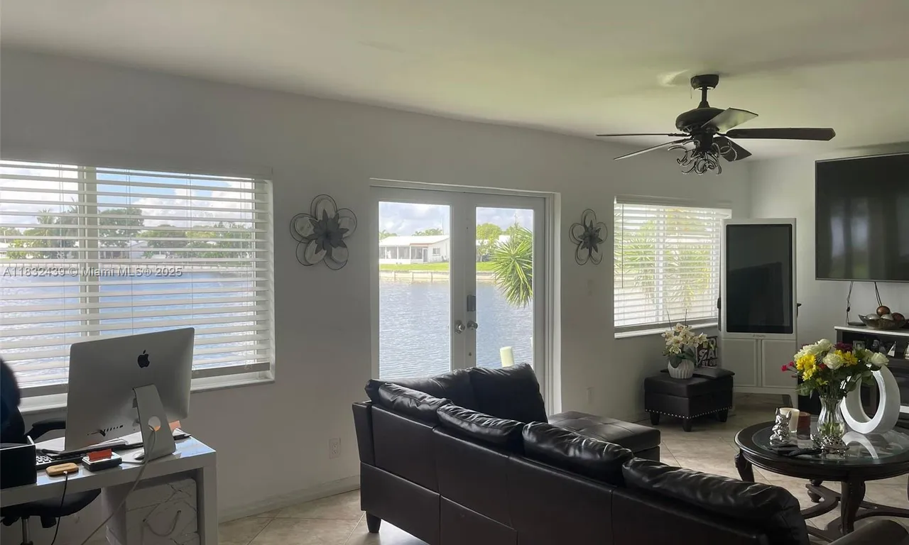 8312 NW 59th St, Tamarac FL 33321