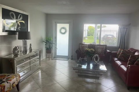 8312 NW 59th St, Tamarac FL 33321