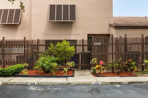 1239 NW 122nd Ter, Pembroke Pines FL 33026