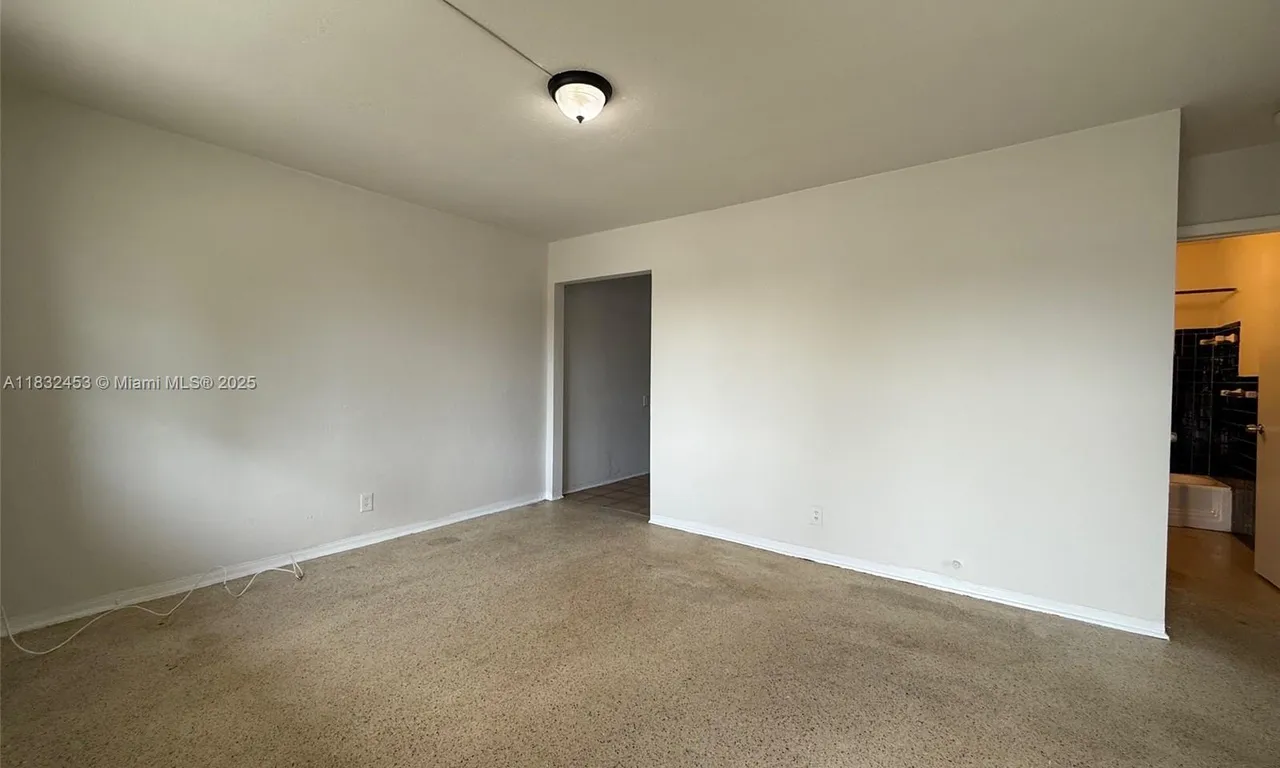 900 SW 5th St # 2, Hallandale Beach FL 33009