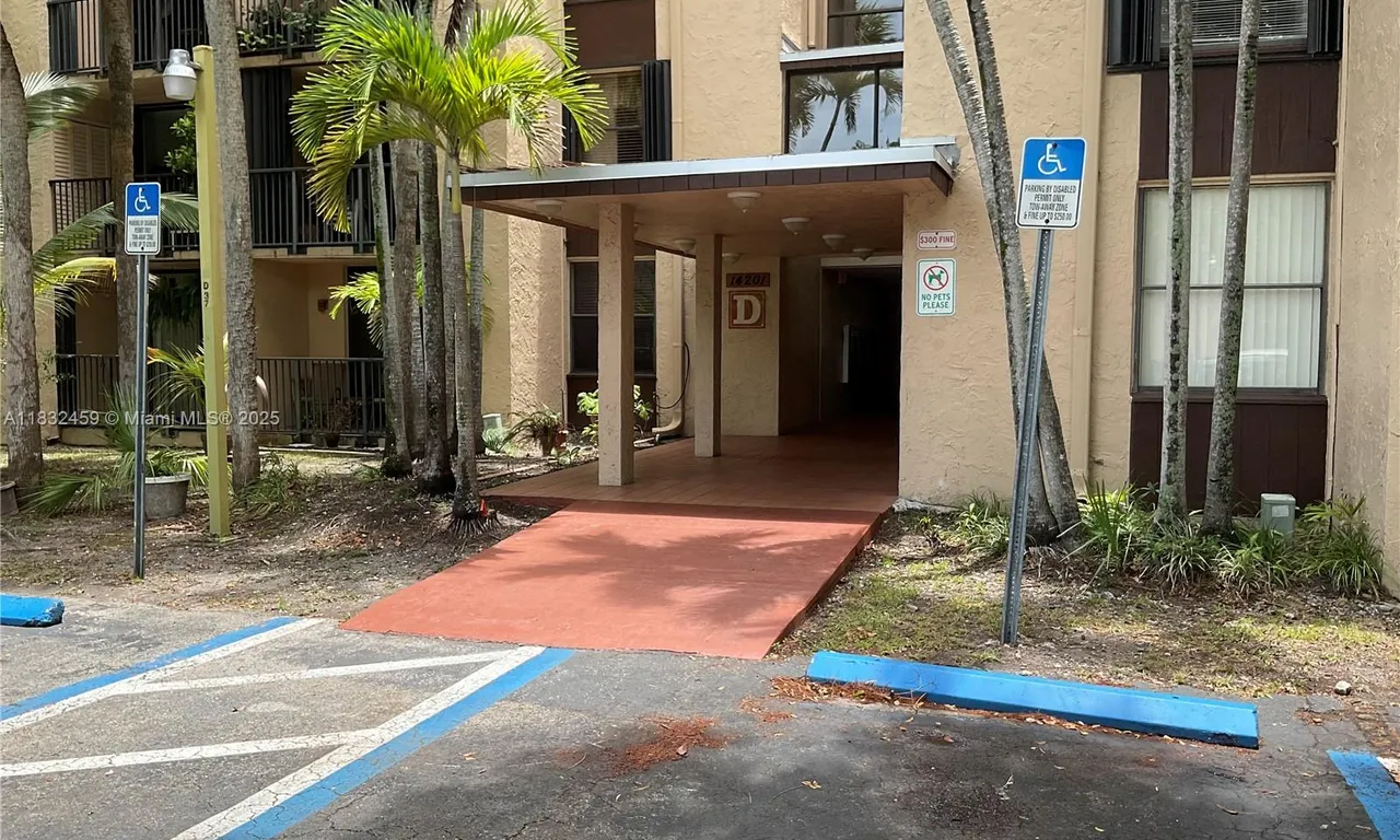 14201 N Kendall Dr # 412D, Miami FL 33186
