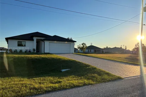 1107 NW 21st St, Cape Coral FL 33993