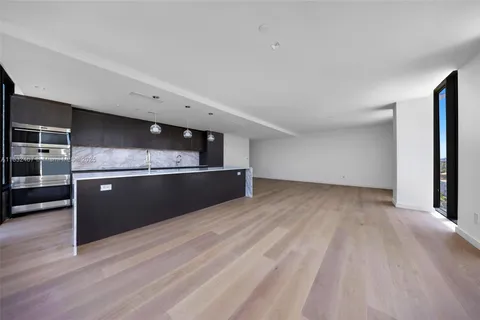 340 W 42 St # 508, Miami Beach FL 33140