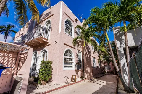 143 NE 43rd St # 1, Miami FL 33137