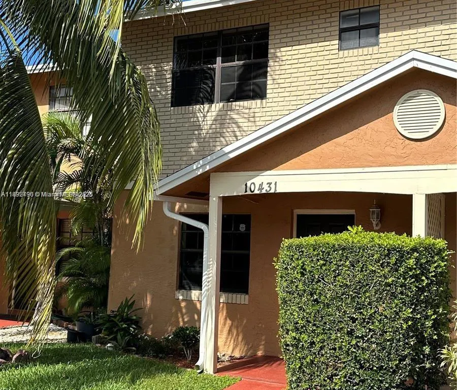 10431 NW 3rd St, Pembroke Pines FL 33026