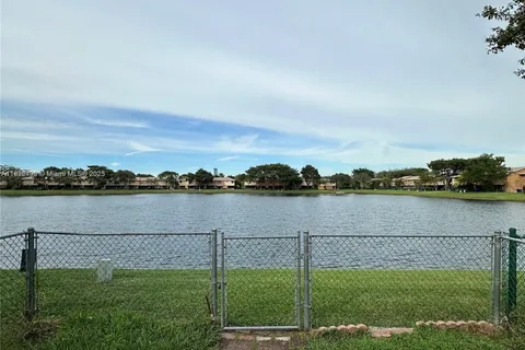 10431 NW 3rd St, Pembroke Pines FL 33026