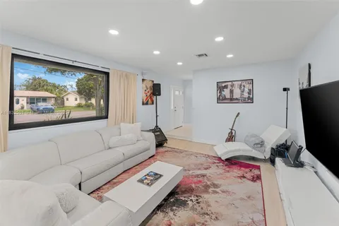 1433 NW 8th St # 1433, Dania Beach FL 33004