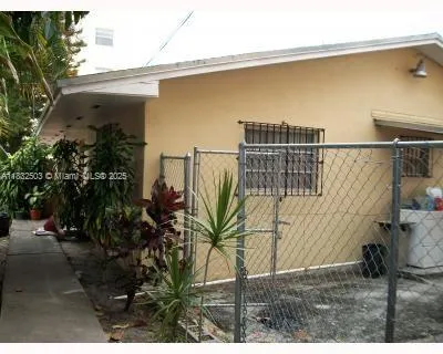 1619 SW 2nd St, Miami FL 33135