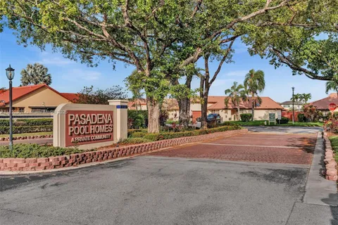 631 SW 113th Ave, Pembroke Pines FL 33025