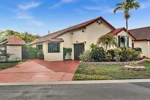 631 SW 113th Ave, Pembroke Pines FL 33025
