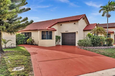 631 SW 113th Ave, Pembroke Pines FL 33025