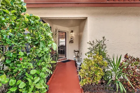 631 SW 113th Ave, Pembroke Pines FL 33025
