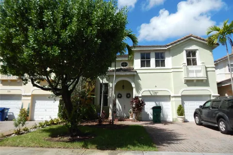 320 SW 87th Ct, Miami FL 33174