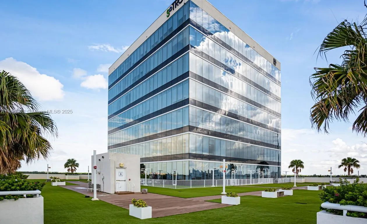 20200 W Dixie Hwy # 1002, Miami FL 33180