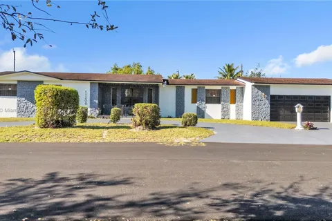 11200 W Golf Dr, Miami FL 33167