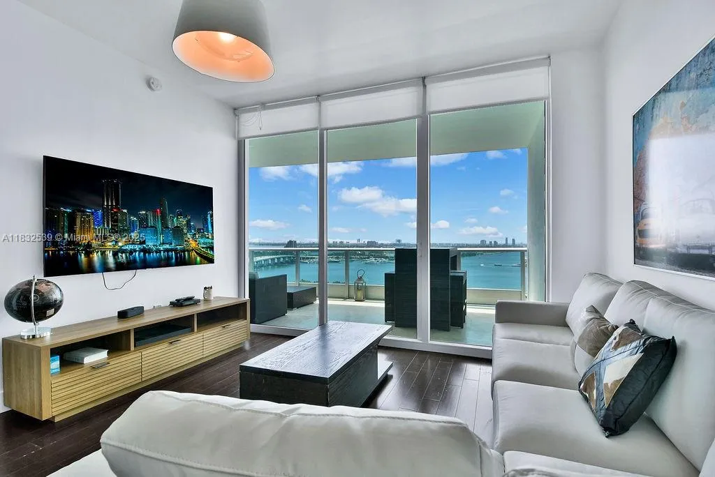 900 Biscayne Blvd # 2507, Miami FL 33132