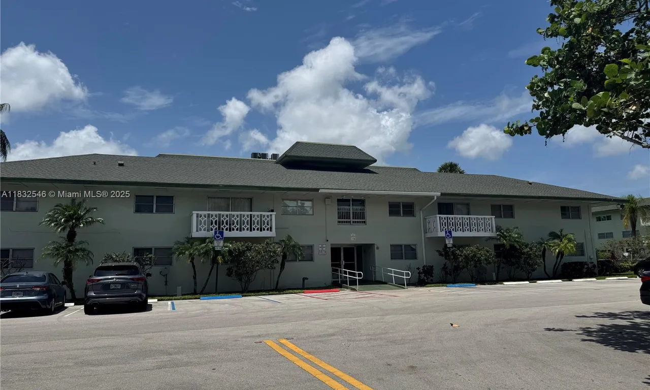 4200 NW 3rd Ct # 325, Plantation FL 33317