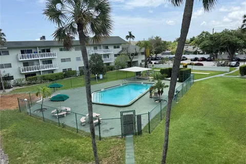 4200 NW 3rd Ct # 325, Plantation FL 33317