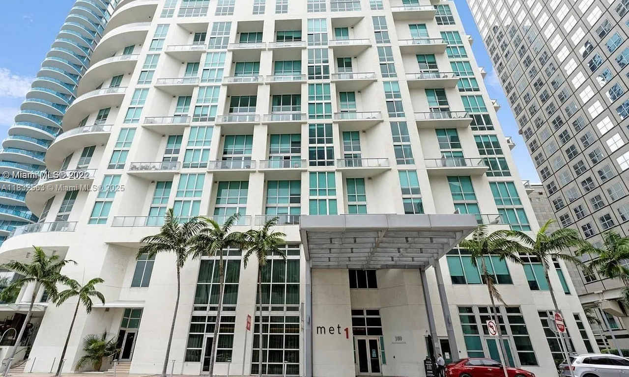 300 S Biscayne Blvd # 3201, Miami FL 33131