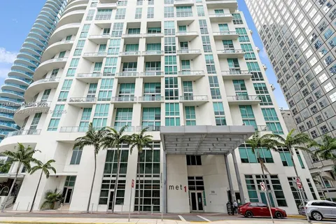300 S Biscayne Blvd # 3201, Miami FL 33131
