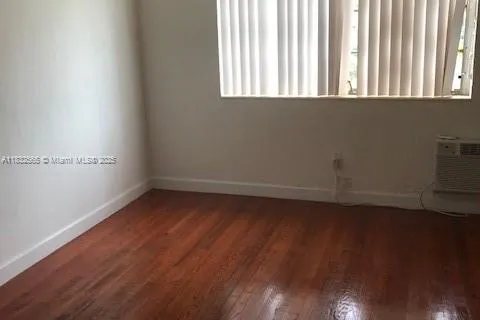 127 Phoenetia Ave # 4, Coral Gables FL 33134