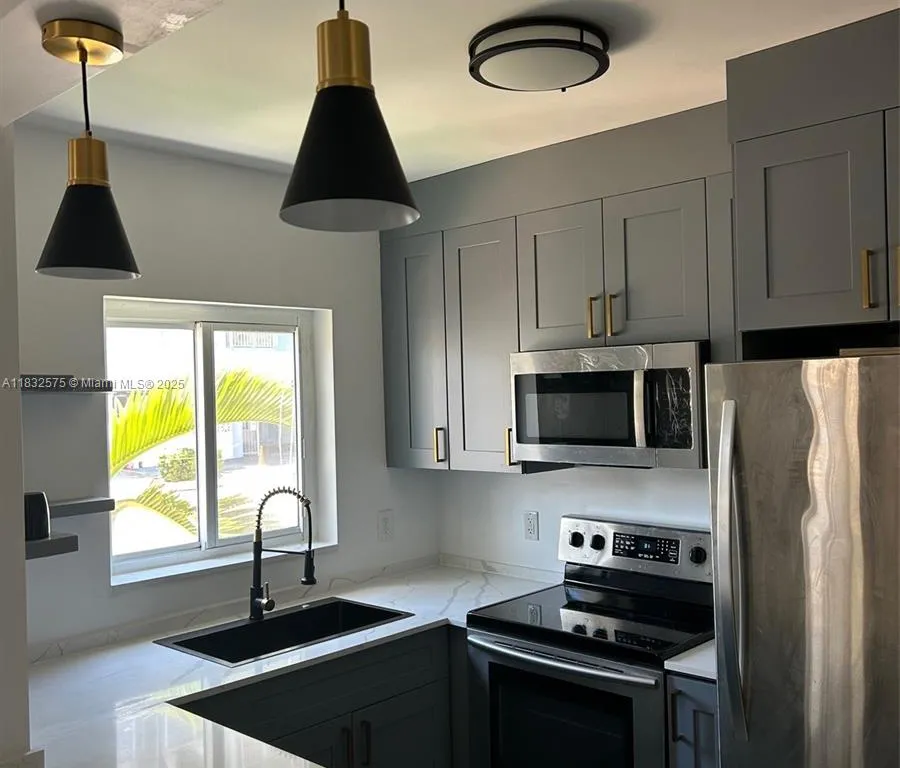 235 80th St # 3, Miami Beach FL 33141