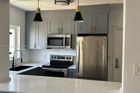 235 80th St # 3, Miami Beach FL 33141