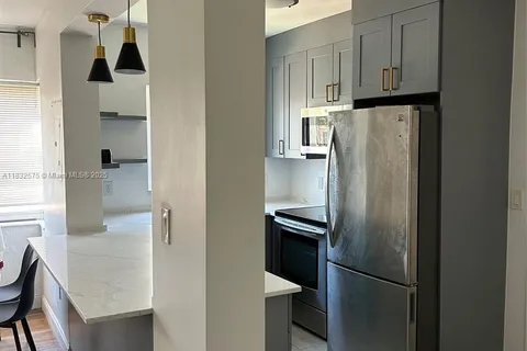 235 80th St # 3, Miami Beach FL 33141