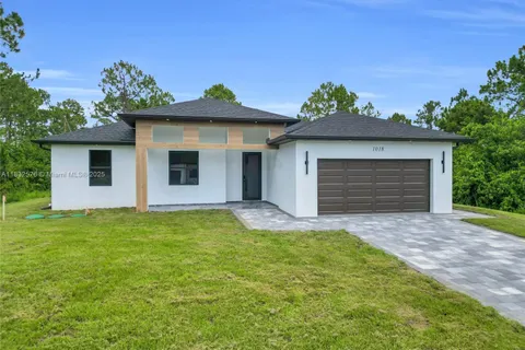 1018 Calvin Ave, Lehigh Acres FL 33972