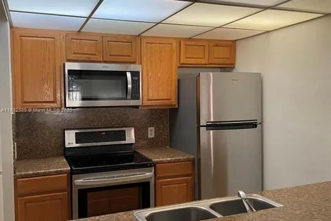 8100 Geneva Ct # 339, Doral FL 33166