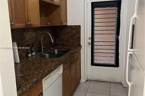 8704 NW 35th St # 208, Coral Springs FL 33065