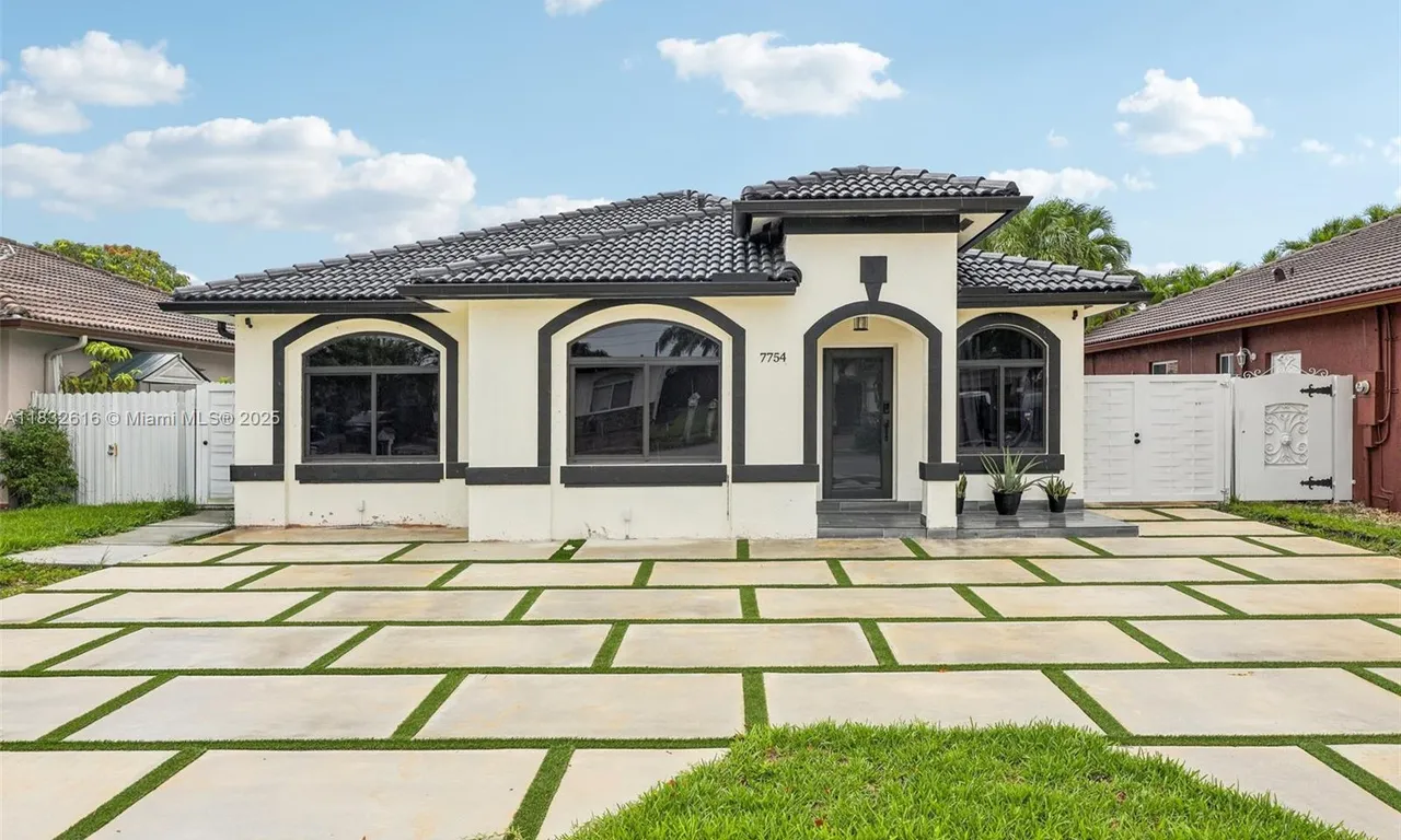 7754 NW 201st Ter, Hialeah FL 33015