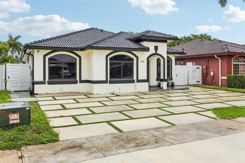 7754 NW 201st Ter, Hialeah FL 33015