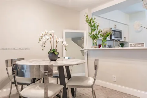 23 Simonton Cir, Weston FL 33326